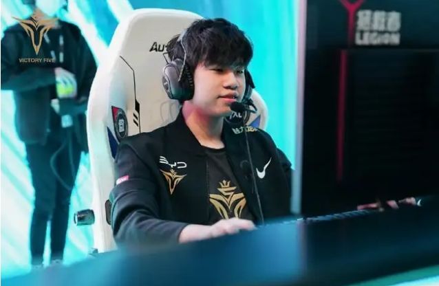 尔西后防线 尔西后防线