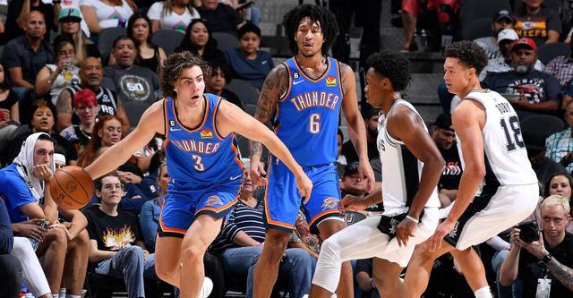 肋部的三人 肋部的三人